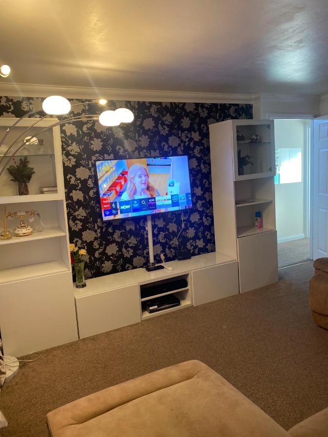 Lovely 2 Bed Flat/Apt In East London- Nice Estate. Dagenham Exterior foto
