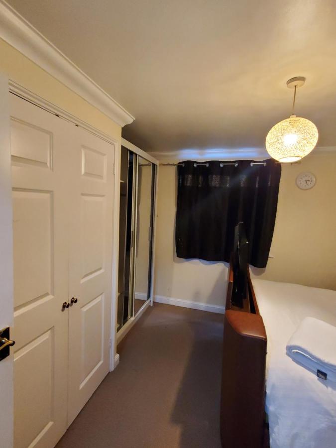 Lovely 2 Bed Flat/Apt In East London- Nice Estate. Dagenham Exterior foto