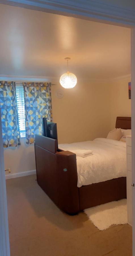 Lovely 2 Bed Flat/Apt In East London- Nice Estate. Dagenham Exterior foto